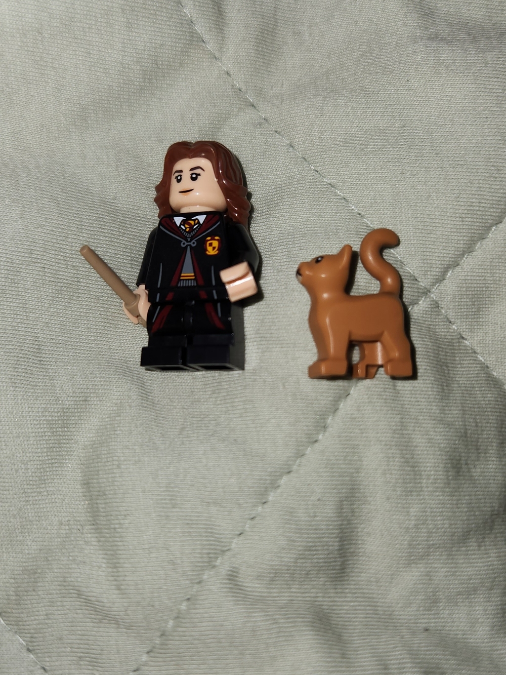 LEGO Minifigure with Brown Cat - Brown Hermione Granger And Cat Crookshanks